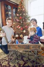 The Florida Historical Society offers the opportunity to have your holiday portrait taken by a talented photographer in the historic Green Family Homestead on Saturday and Sunday, Dec. 14 and 15.