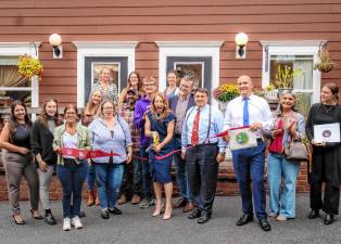 Bravoure Medical Wellness ribbon cutting.