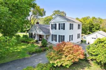 A Warwick gem on nearly two acres