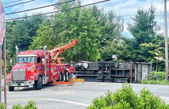 Overturned truck temporarily halts traffic on Route 94