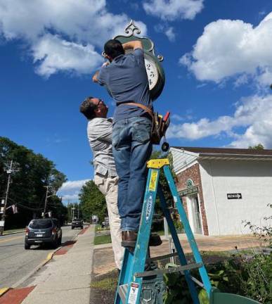 The mechincal elements were fixed with the help of Bob Farfalla of Farfalla Clocks in Goshen.