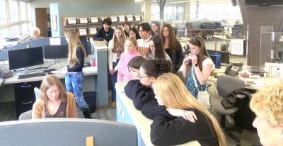 S.S. Seward journalism students watch Warwick Advertiser Managing Editor Lisa Reider create an article from scratch.