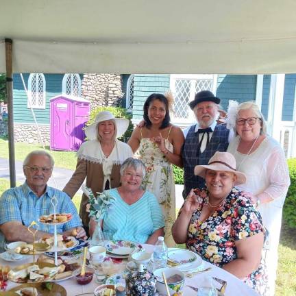 Lions’ Nancy DeAngelo, Thais Pilieri, Jim and Nancy Clifford, Gus and Toni Hartig, and Doris Rodriguez.