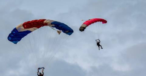 Air show crowd tops 37,000