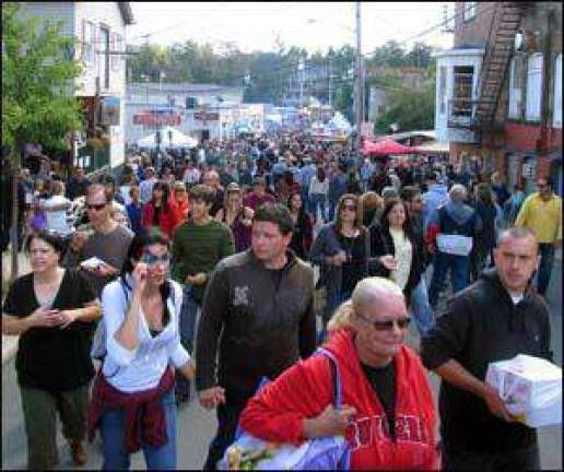 Applefest raises more than $70,000 for Warwick chamber and community center