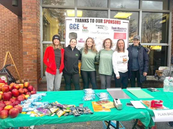 Turkey Trot commitee members (L-R) Jessica Alzamora, Astrid Hagan, Kristiana Nelsen, Adele Nelsen, Marijane Lamattina, and Lauren Payne.