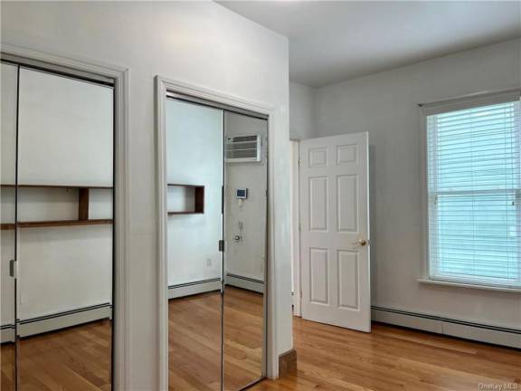 Charming, bright rental in convenient location