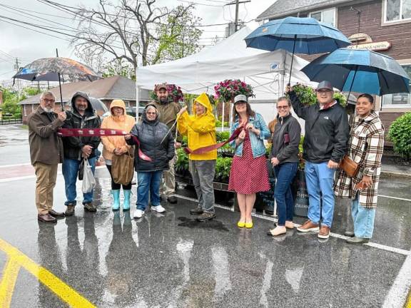 A ribbon cutting was held for the opening of the Warwick Valley Farmer’s Market on May 12, celebrating the market’s 30th year of operation.