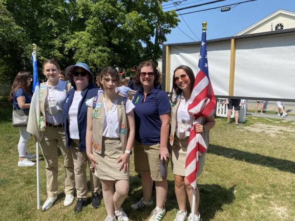 Chloe Davidson, Eileen Verboys, Grace Vitkovsky, Lauren Vitkovsky and Elizabeth Verboys of Warwick Girl Scout Troop 733 on Memorial Day 2023. (Photo courtesy of Eileen Verboys)