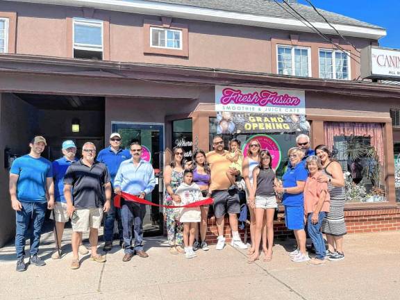 Fresh Fusion Smoothie & Juice Bar holds ribbon cutting