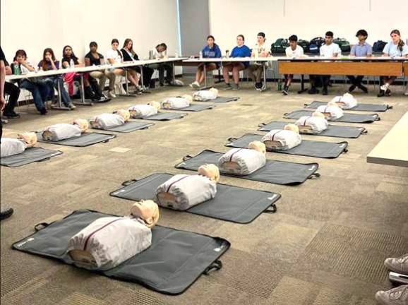 Free CPR training class for teens, young adults