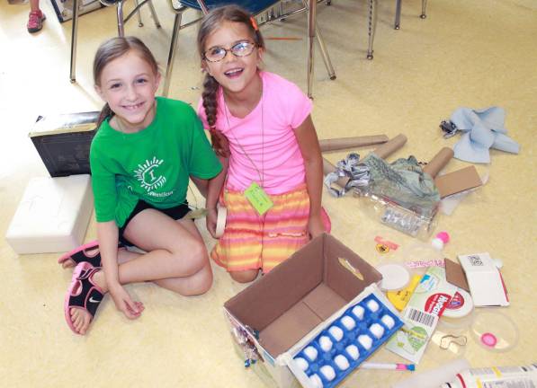 Photos by Louise Hutchison/WVCSD Children entering grades 1 to 6 worked in teams to solve problems.