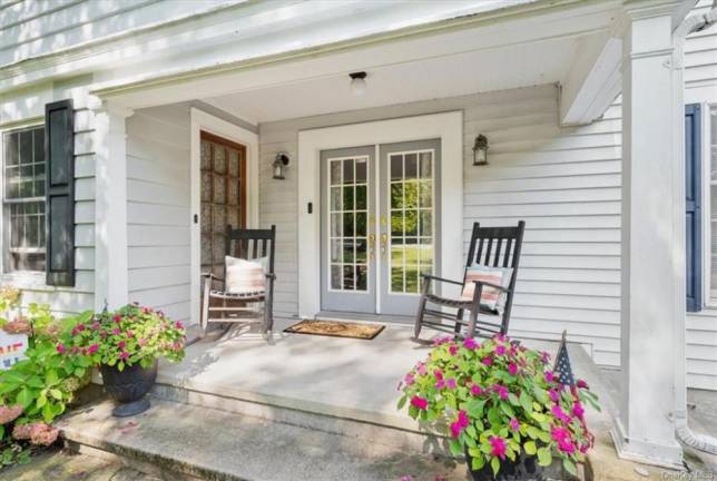 A Warwick gem on nearly two acres