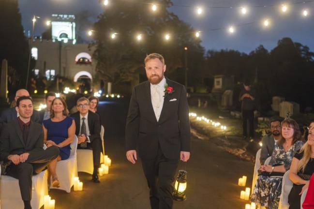 Local couple weds in historic Georgia cemetery