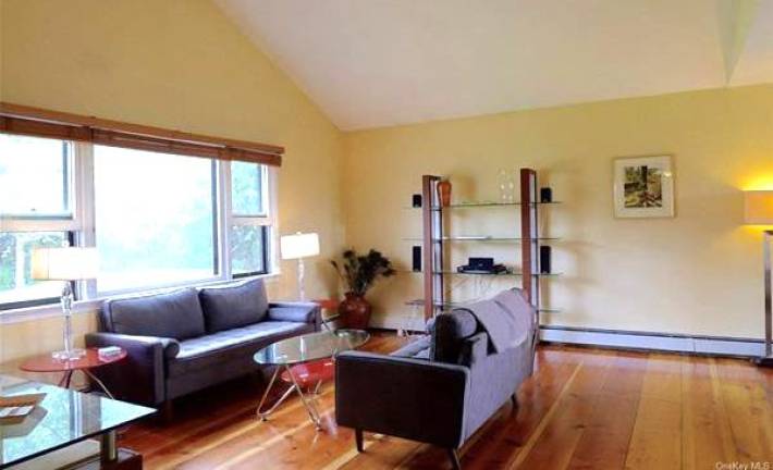 Furnished short-term rental in Warwick