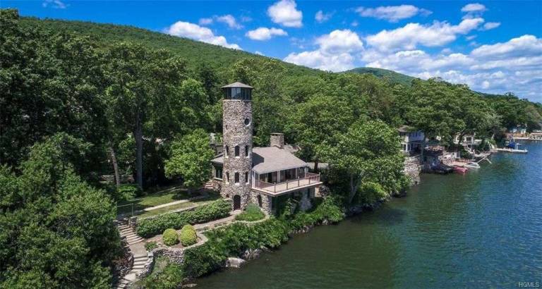 Derek Jeter, formerly of New York Yankees, is selling his NY castle