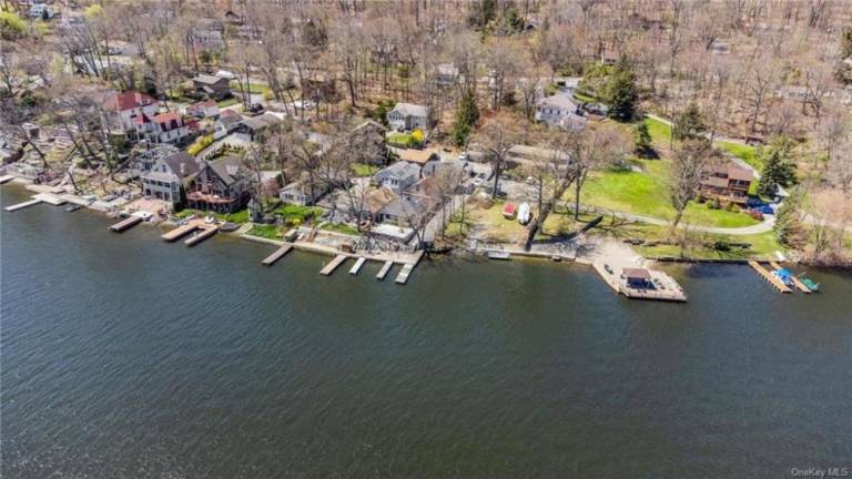 Lake house with optional furnishings included