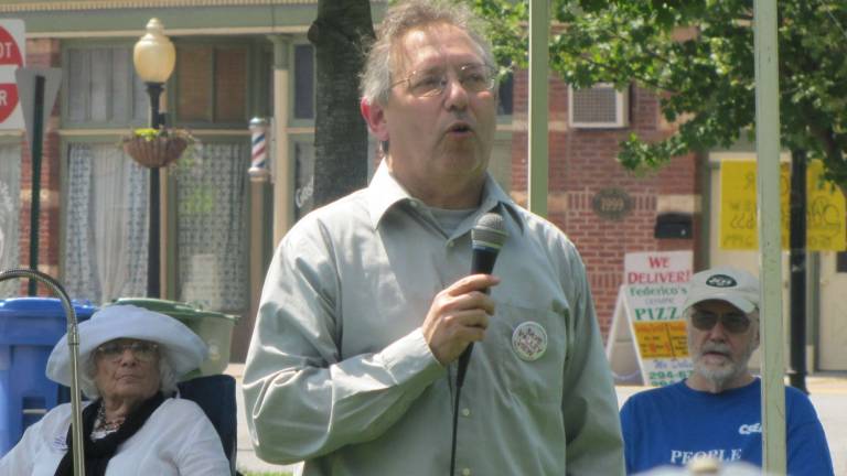 Attorney Michael Sussman speaks at a recent pro-Valley View rally in Goshen (Photo by Edie Johnson)